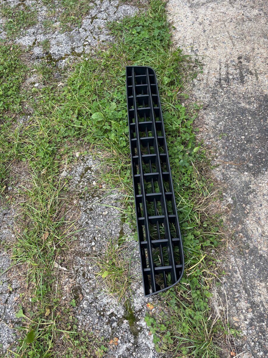 Spodna mriezka z V6 naraznika pre Audi TT mk1 - 2