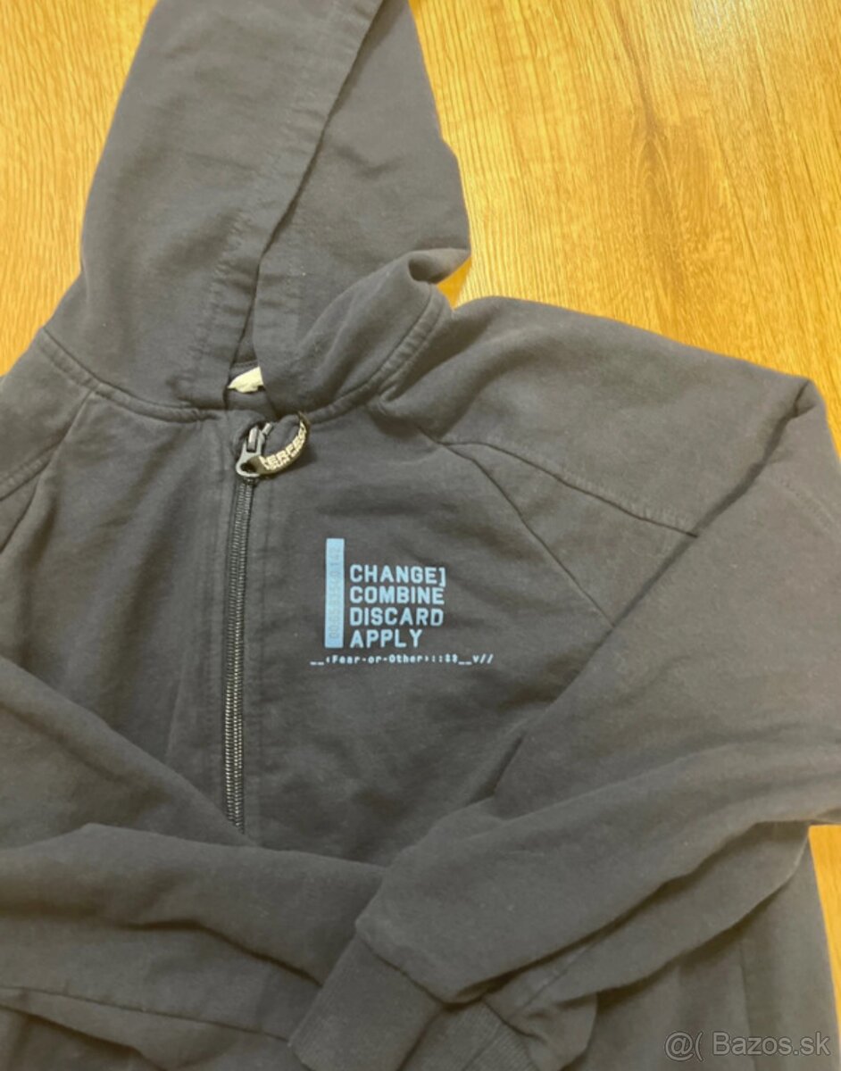 🧥 Tmavě modrá mikina s kapucí – vel. 140 (10 let) - 2