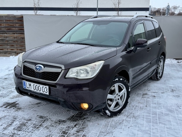 SUBARU FORESTER 2.0d / 4x4 / xenón / ťažné / webasto - 2