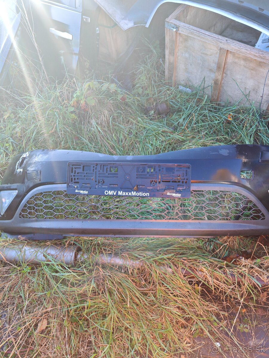 Predám predný nárazník Honda civic ufo - 2