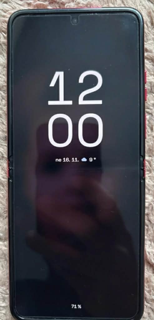 motorola razr 40 ultra - 2