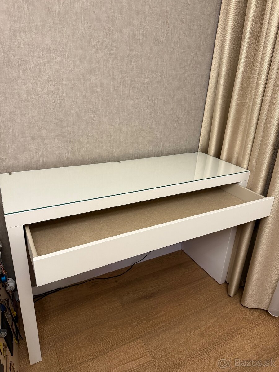 Predám stolík IKEA malm - 2