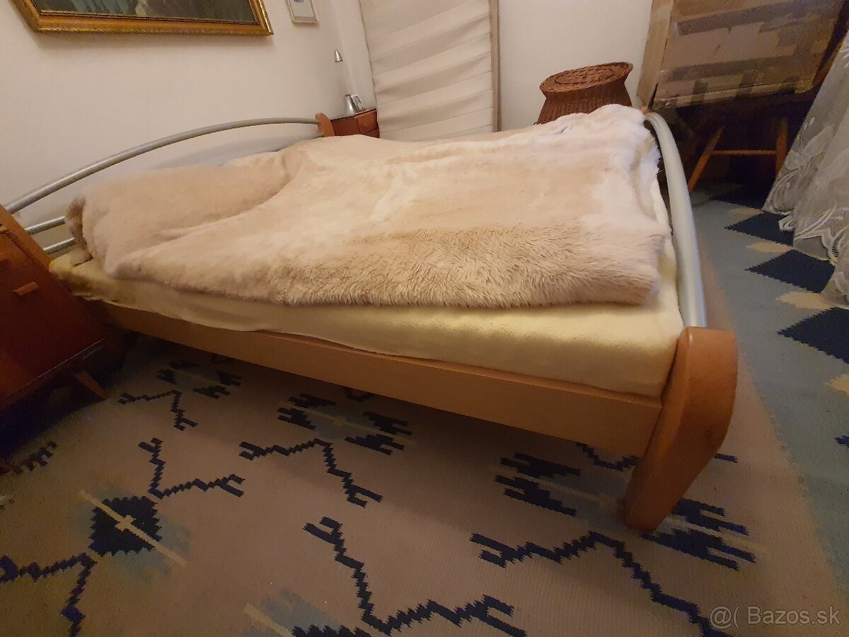 Predam manželskú posteľ s roštom. - 2