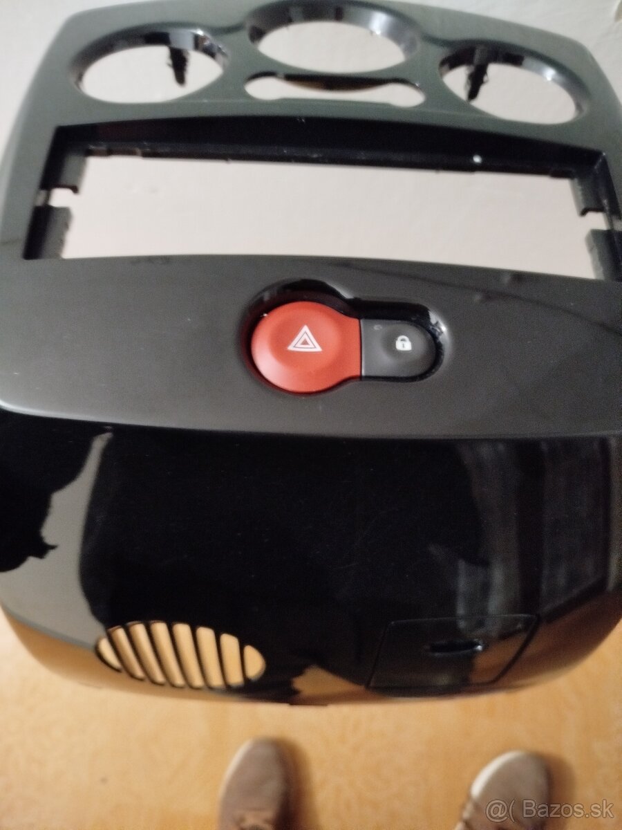 Renault Clio 3 Stredovy panel - 2