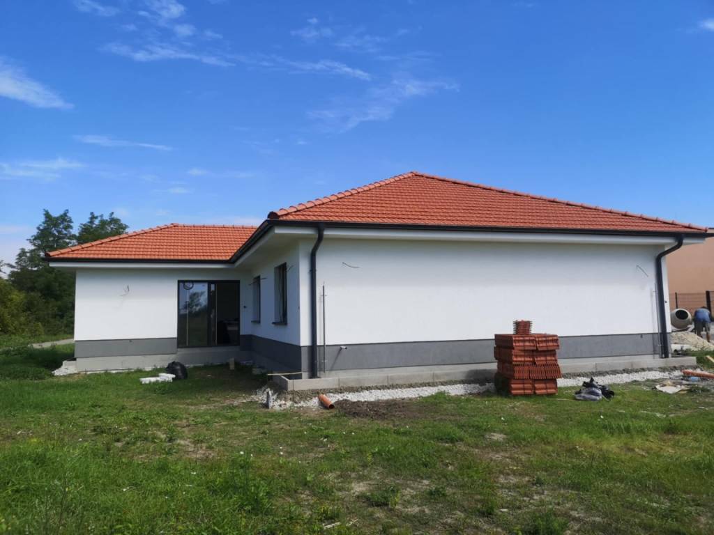 Priestranný, moderný bungalov, dokončený na kľúč / NOVOSTAVB - 2