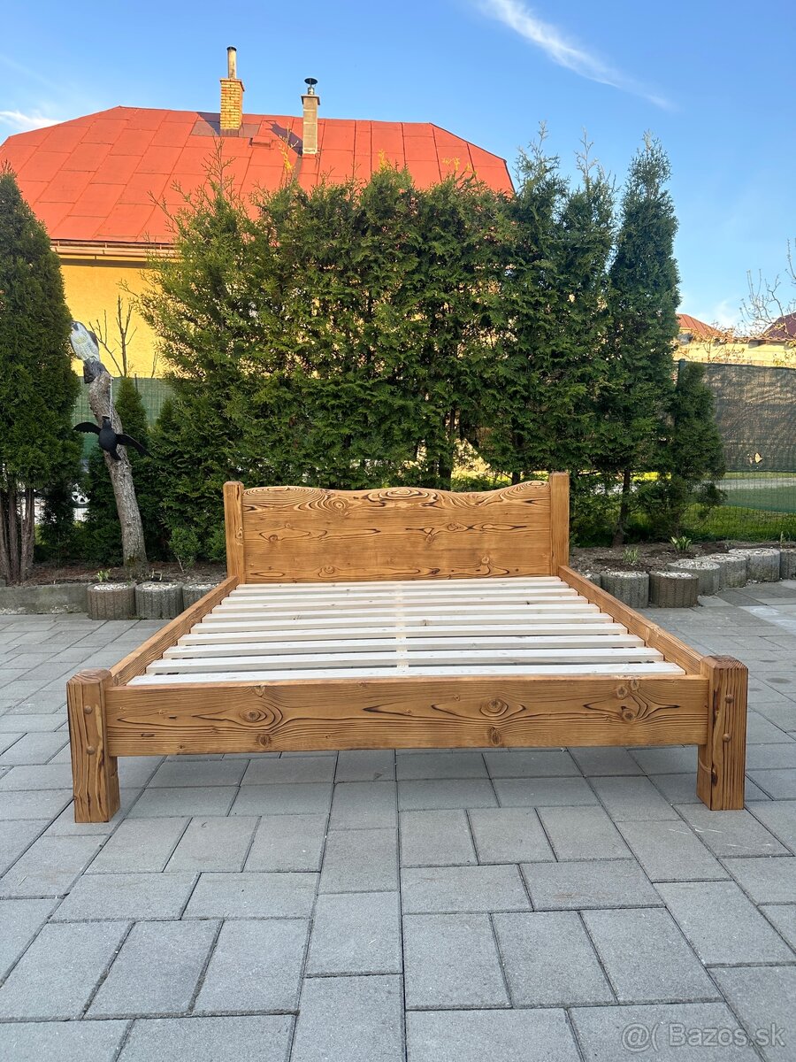 Masívna posteľ - 2
