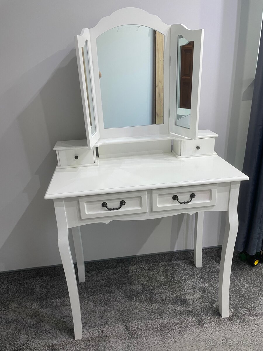 Kozmetický stolík - 2
