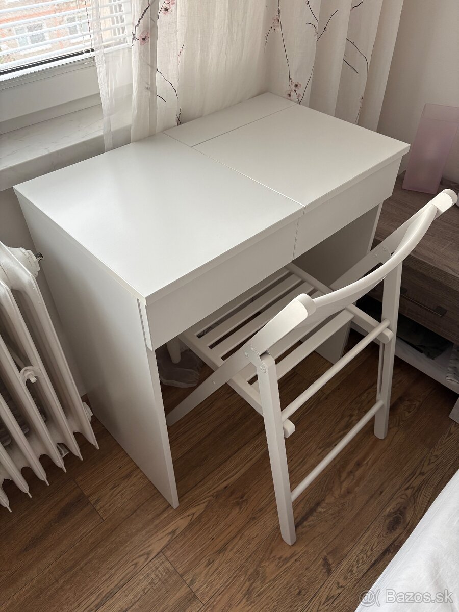Kozmetický stolík - 2