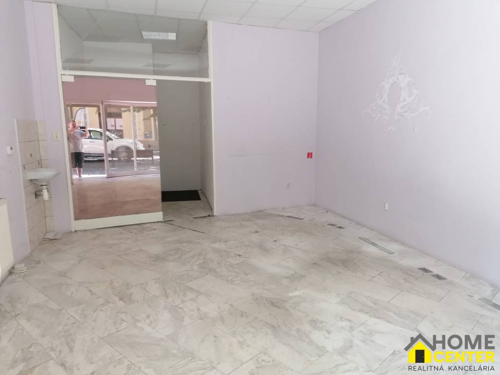 PRENÁJOM: 30m2 priestor v centre mesta - KOMÁRNO - 2