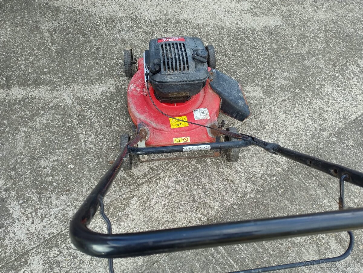 Benzínová kosačka MTD - 2