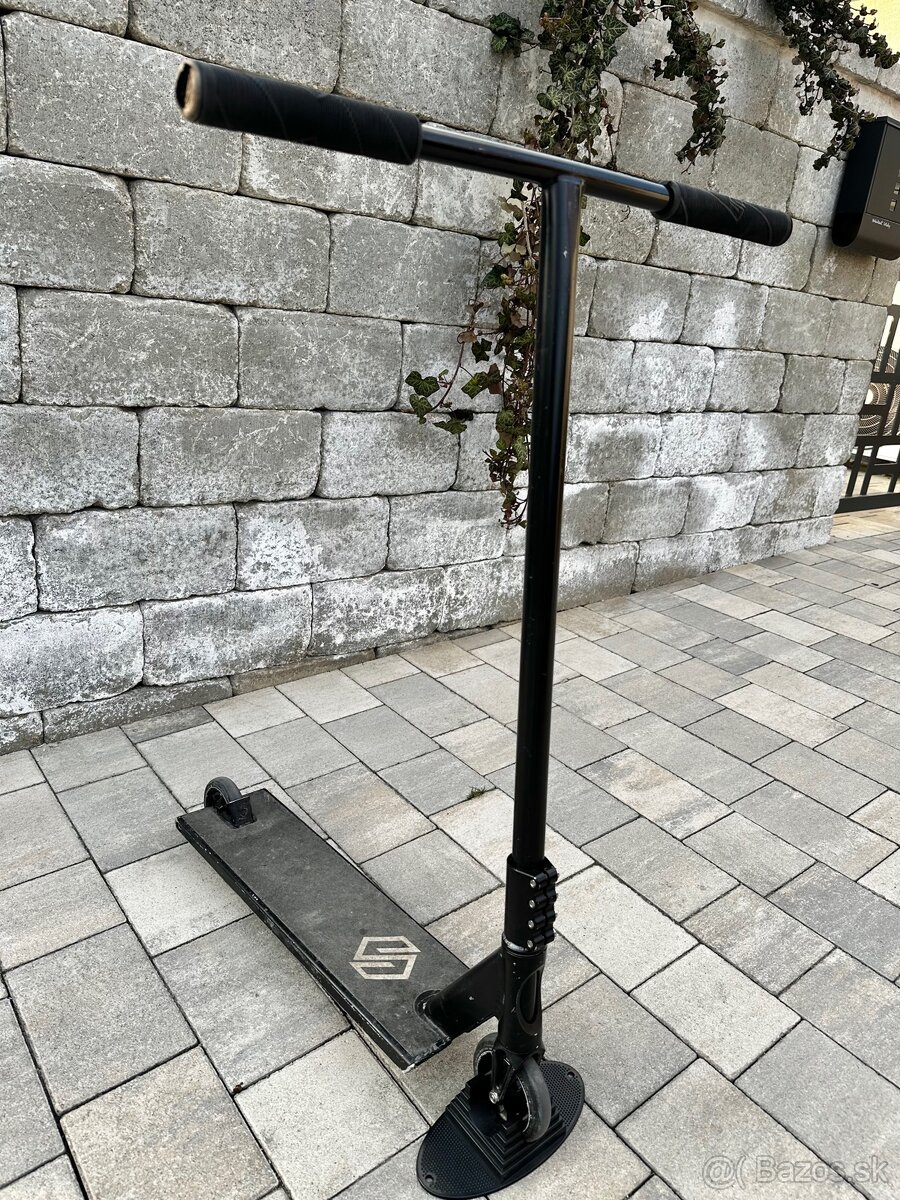 Kolobežka freestyle STRIKER GRAVIS L black - 2