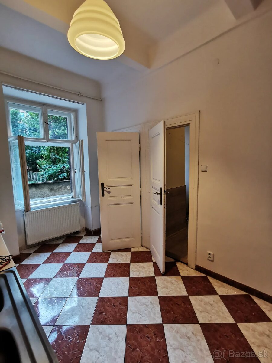 Prenájom: 3,5-izbový byt s predzáhradkou, Staré Mesto – foto 2