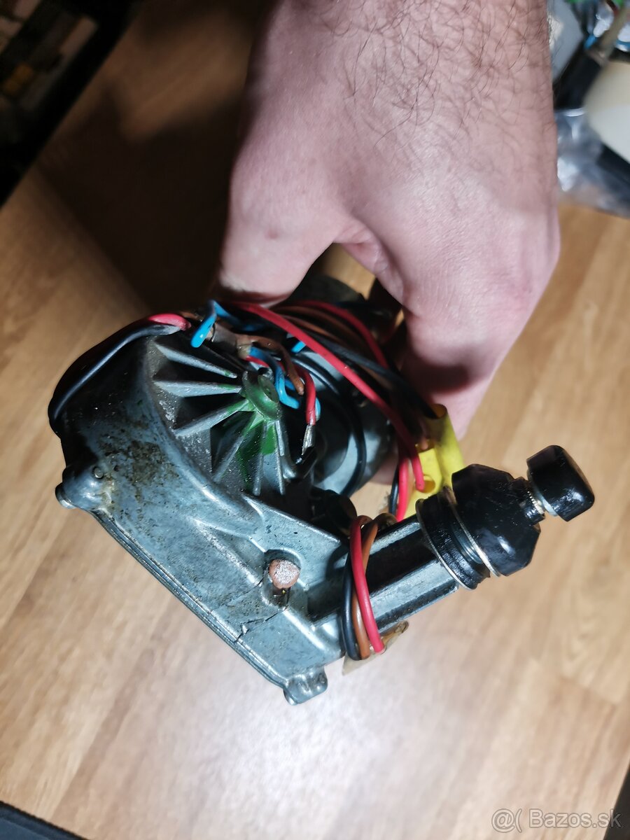 1284 Elektromotor stěračů PAL 12V - 2