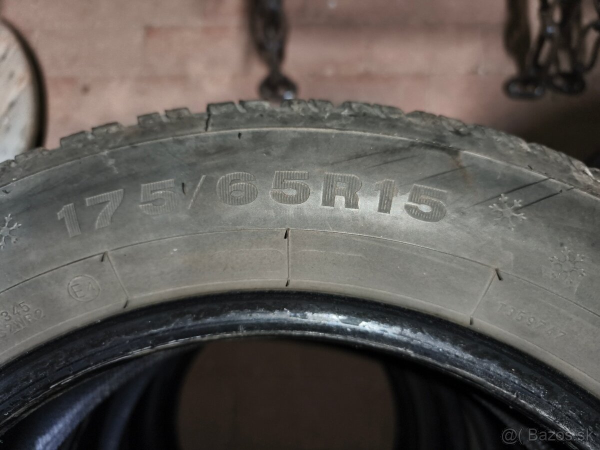 Predám zimné pneumatiky Dunlop 175/65 R15 - 2