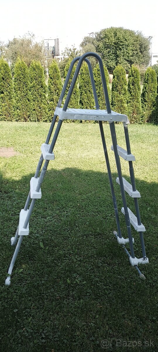 Schodíky k bazénu - 2