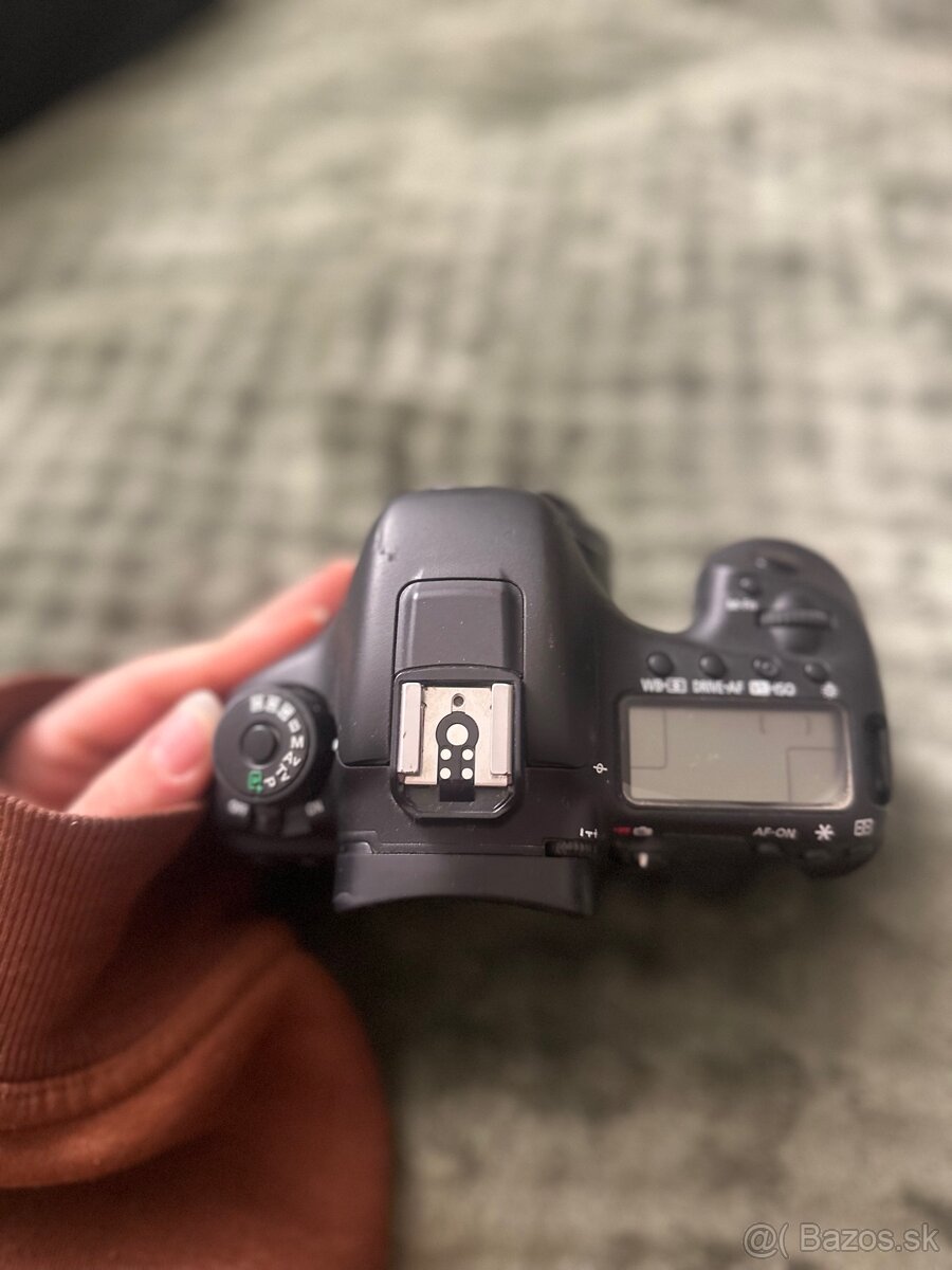 Canon EOS 7D Mark II + Canon EFS 24mm - 2