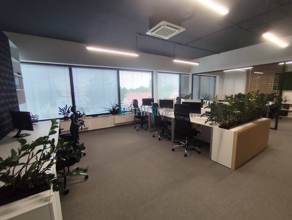 Polyfunkčný priestor s parkovaním v Nitre - 2