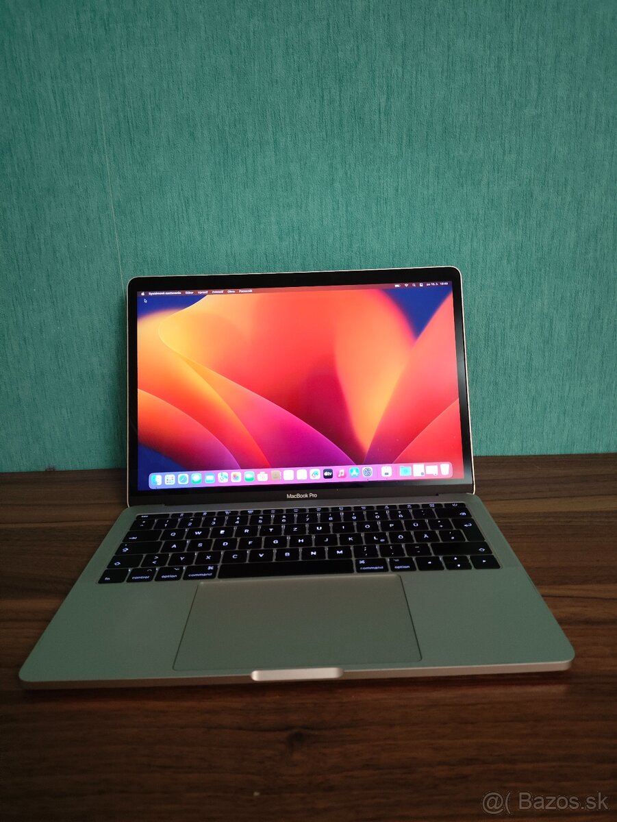 MacBook Pro 2017 | i5 • 8GB • 256GB SSD - 2