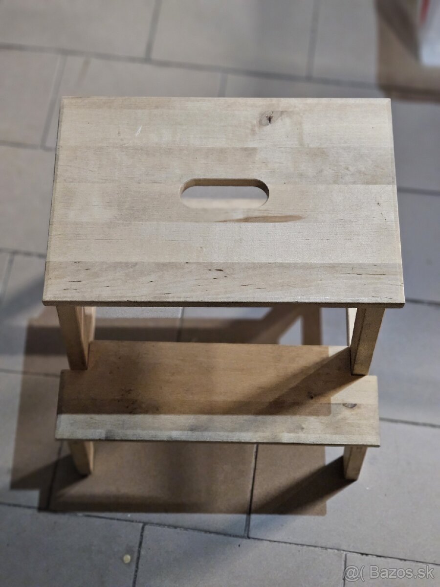Drevený stolcek Ikea - 2