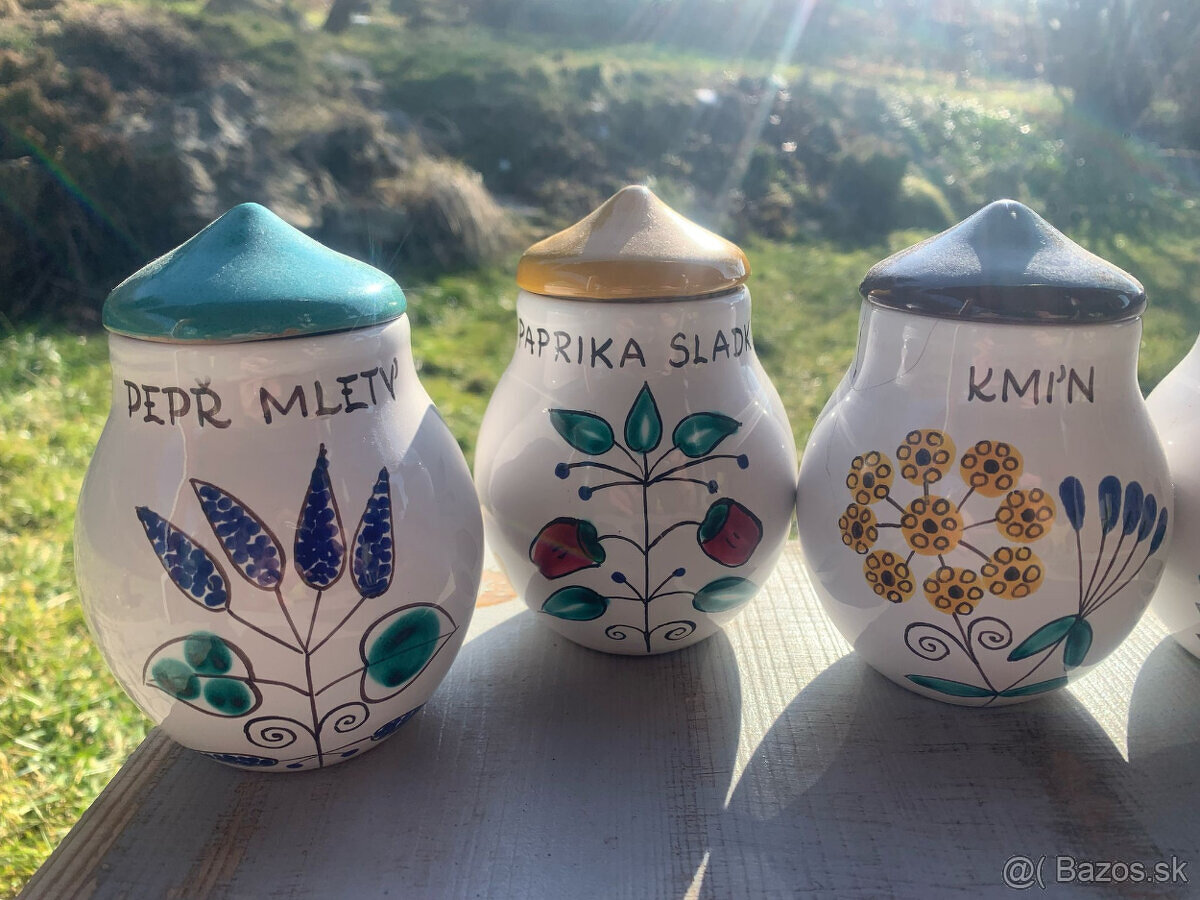 Krásne keramika , koreničky a solnička - 2
