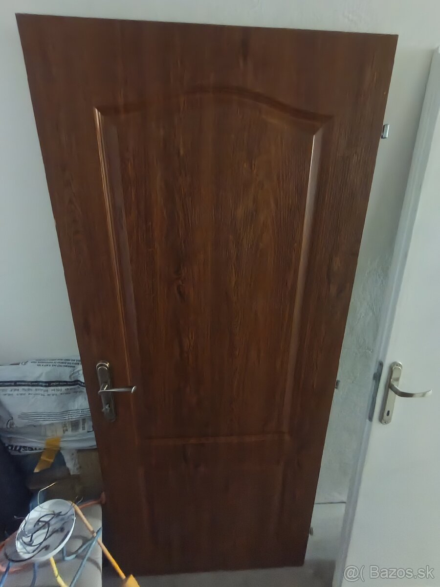 Predam dvere pravé 80cm - 2