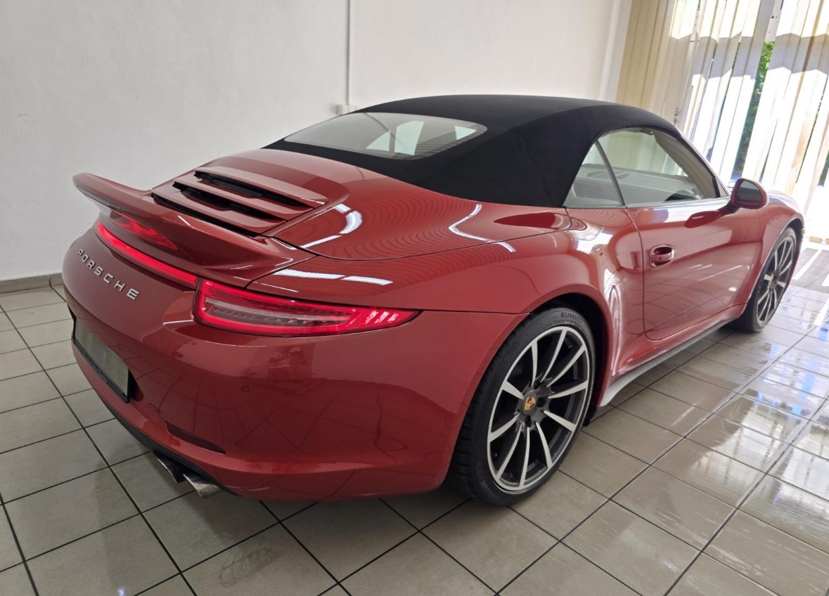 Porsche 911 Carrera 4 Cabriolet Sport Design - 2