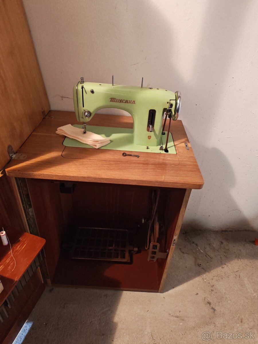 Šijací stroj Minerva. - 2