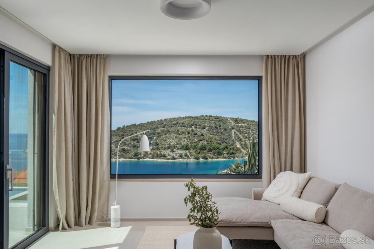 Chorvátsko, luxusná vila 80 metrov od mora. - 2