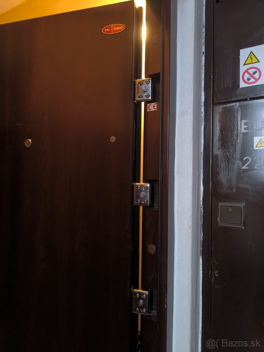 Bezpečnostné dvere aj so zárubňou - 2