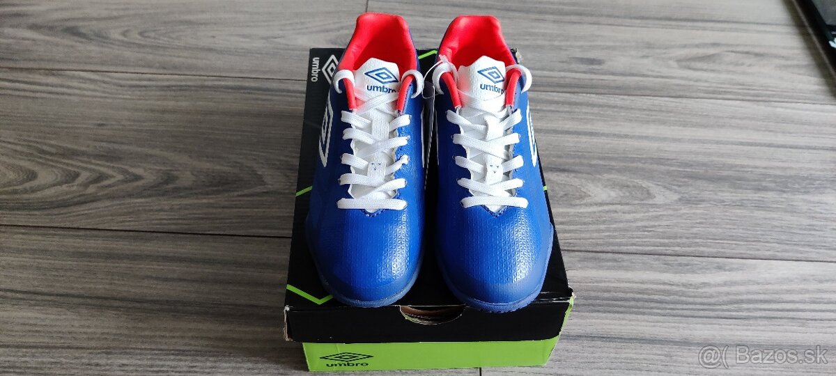 Detská obuv Umbro veľkosť 30 nové - 2