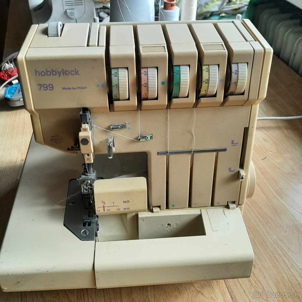 Predám šijací stroj Hobyloock 5 nitkový - 2