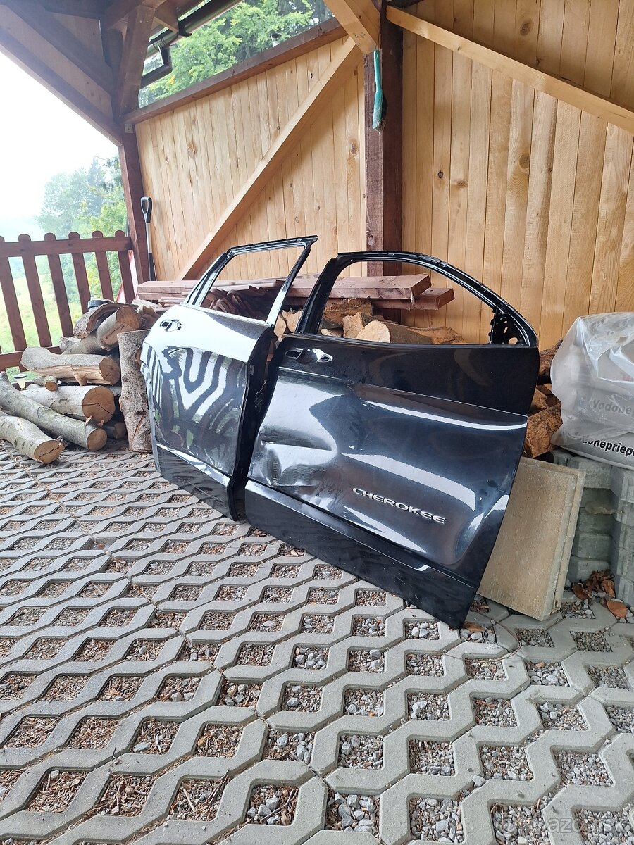 Predám dvere na JEEP CHEROKEE - 2