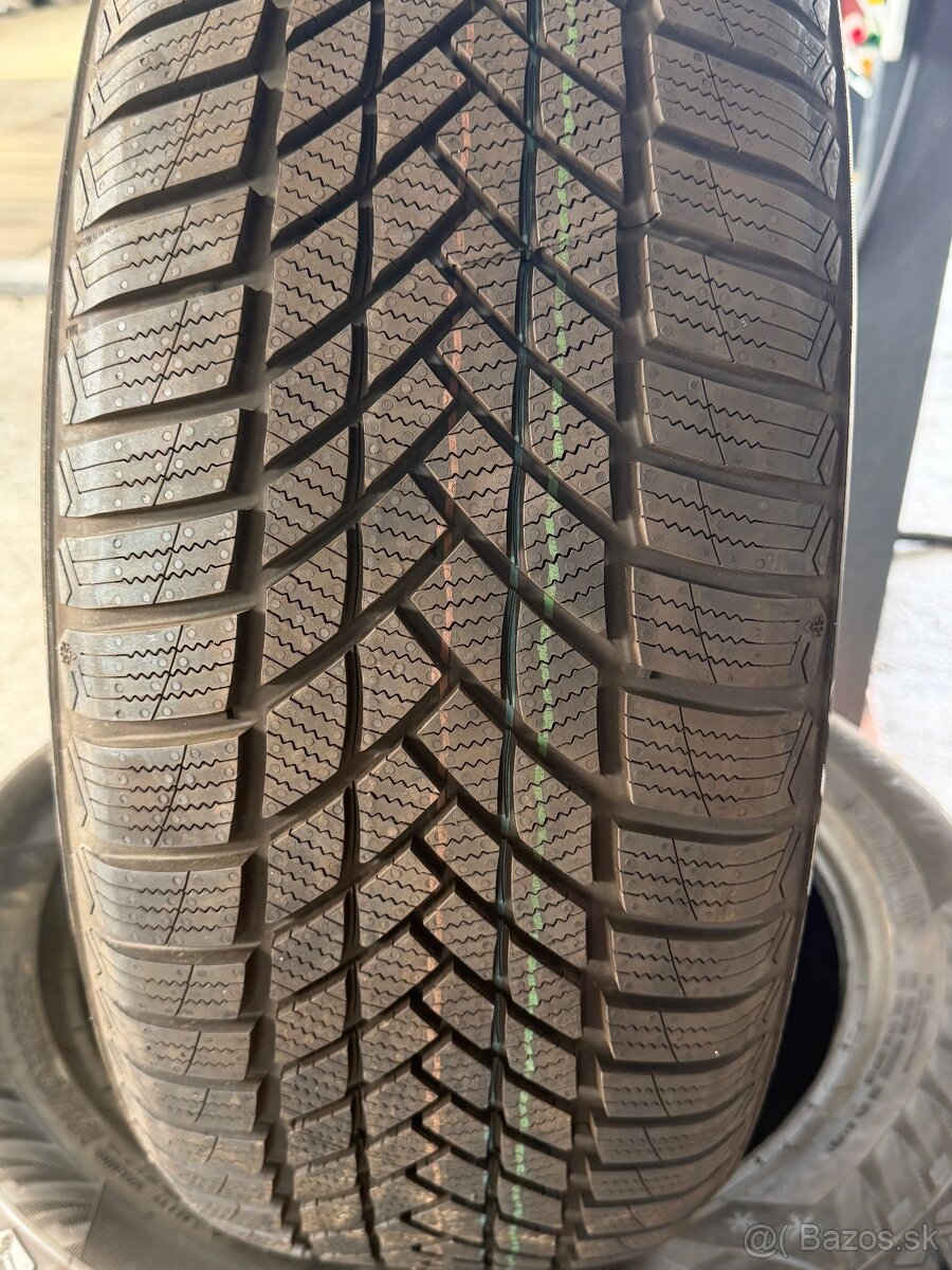 235/55R19 - 2