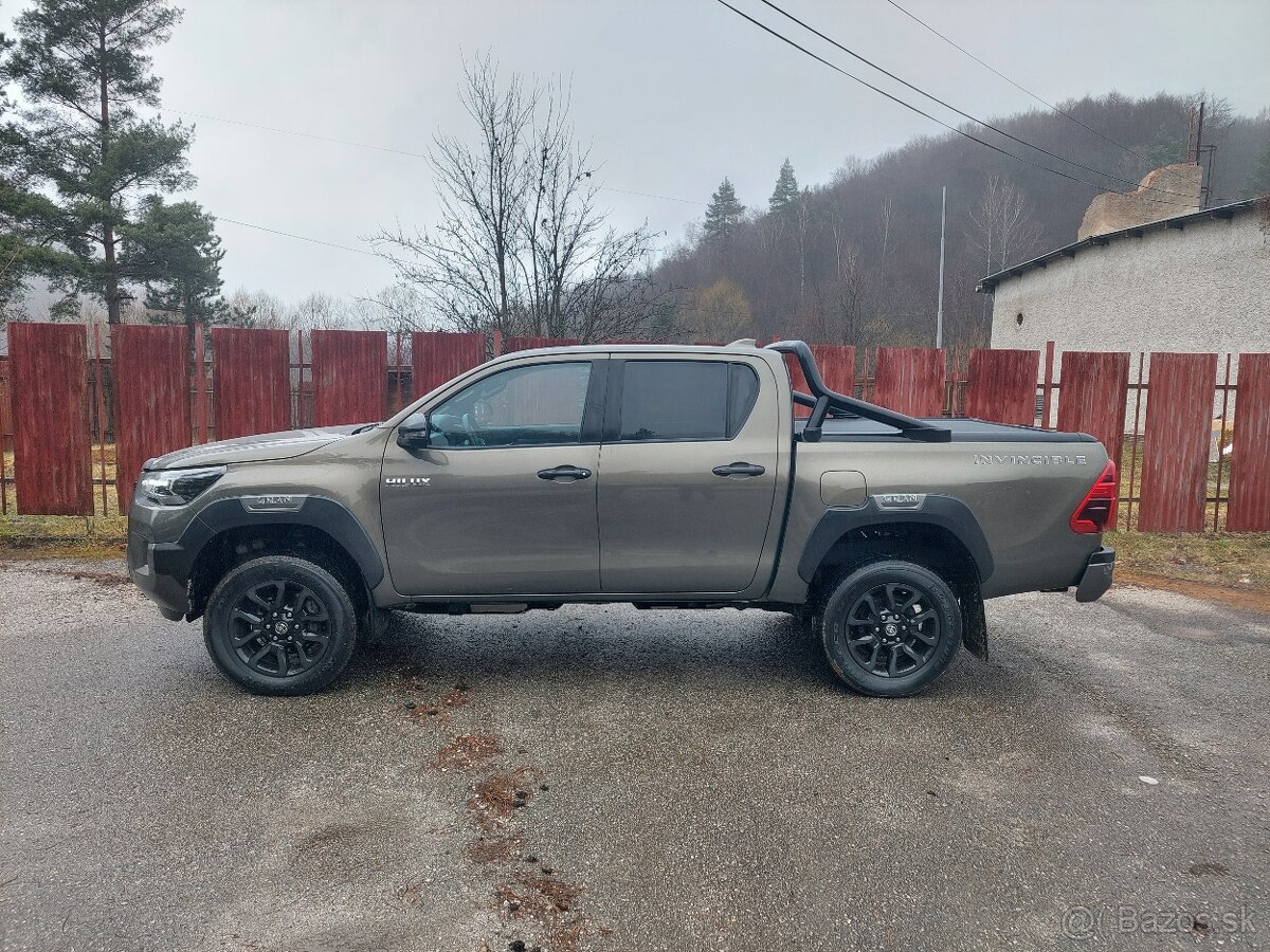 Toyota Hilux 2.8 D-4D Invincible 4x4 A/T, odpočet DPH