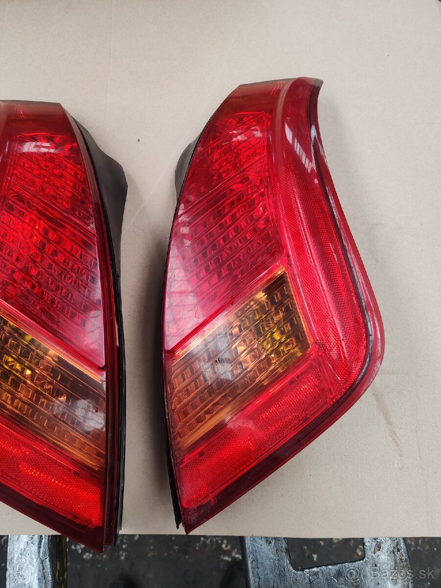 Nissan murano z50 zadné svetlá - 2