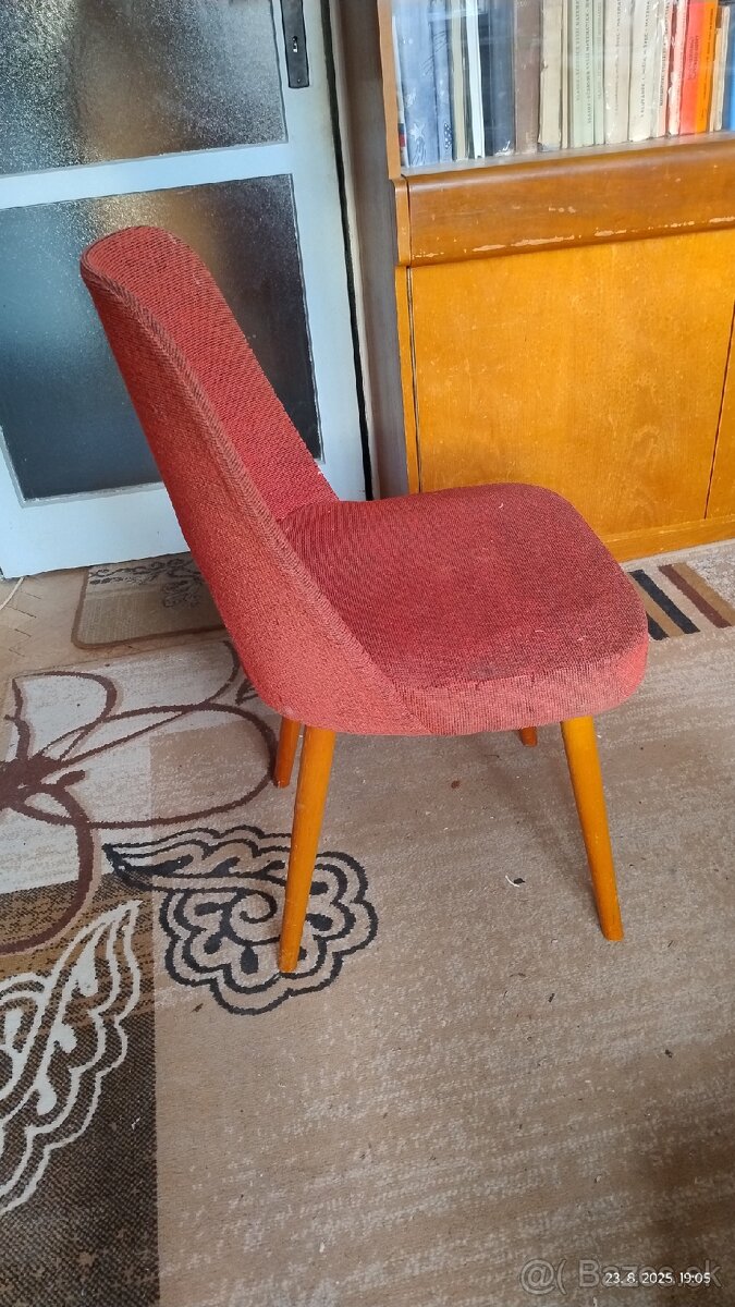 ZLAVA Starožitné drevené čalunené stoličky 1961 - 2