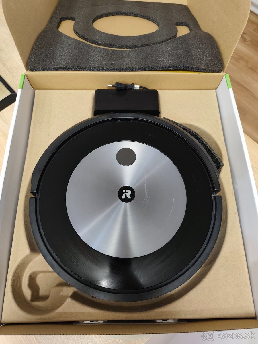 Robotický vysávač iRobot Roomba j7 715840 - 2
