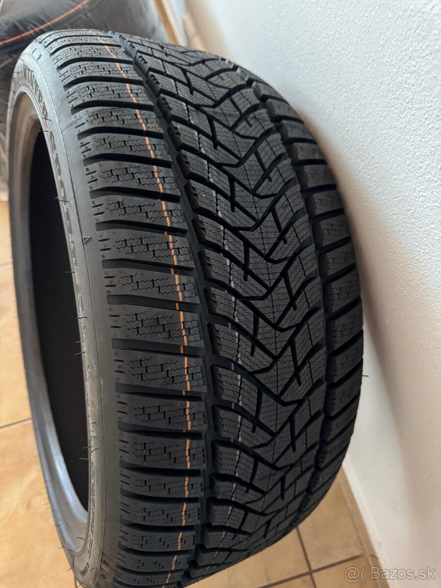 Predám novú zimnú pneu Dunlop Winter Sport 245/40 R19 - 2