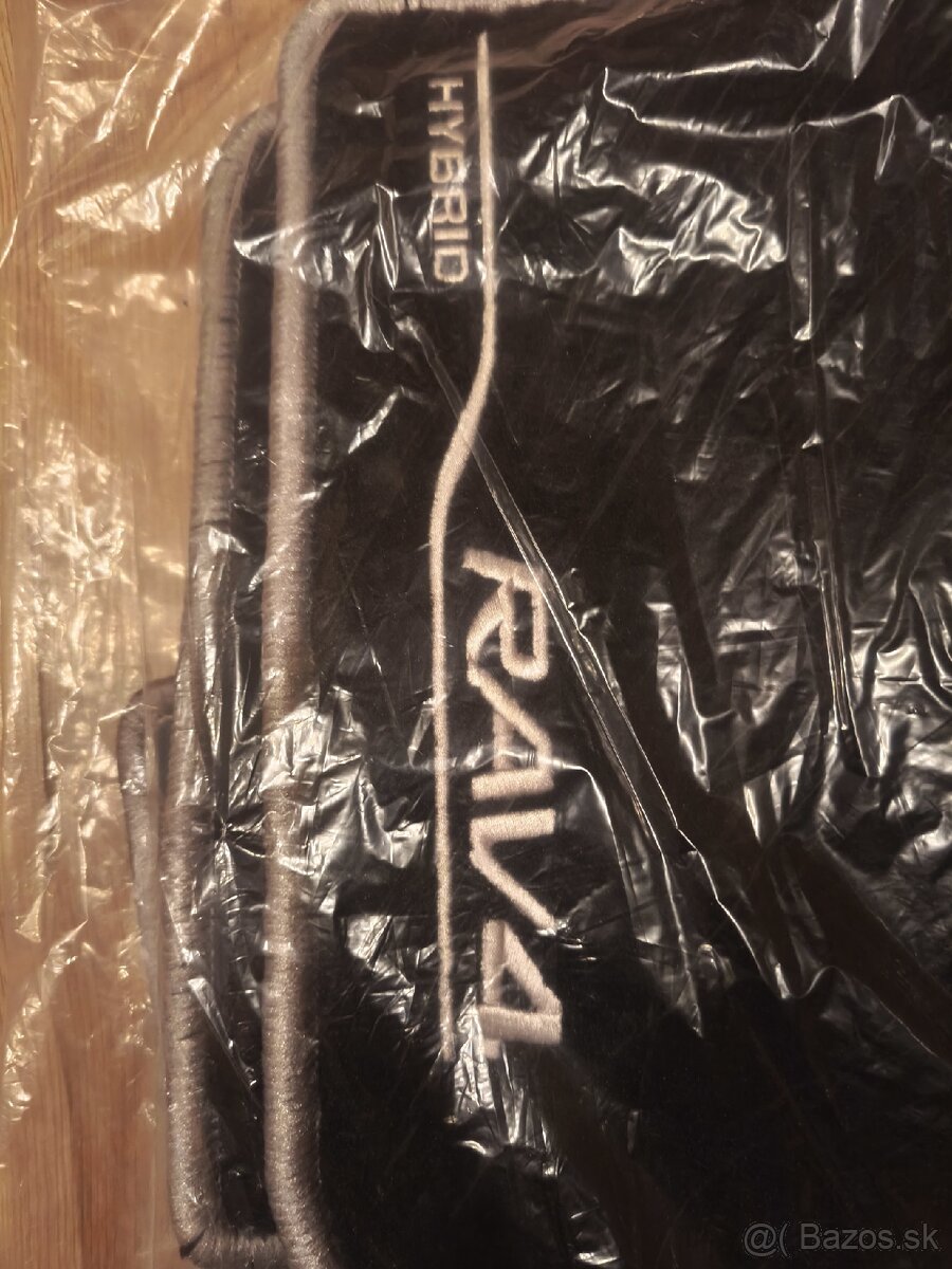 koberčeky do auta Toyota RAV4. - 2