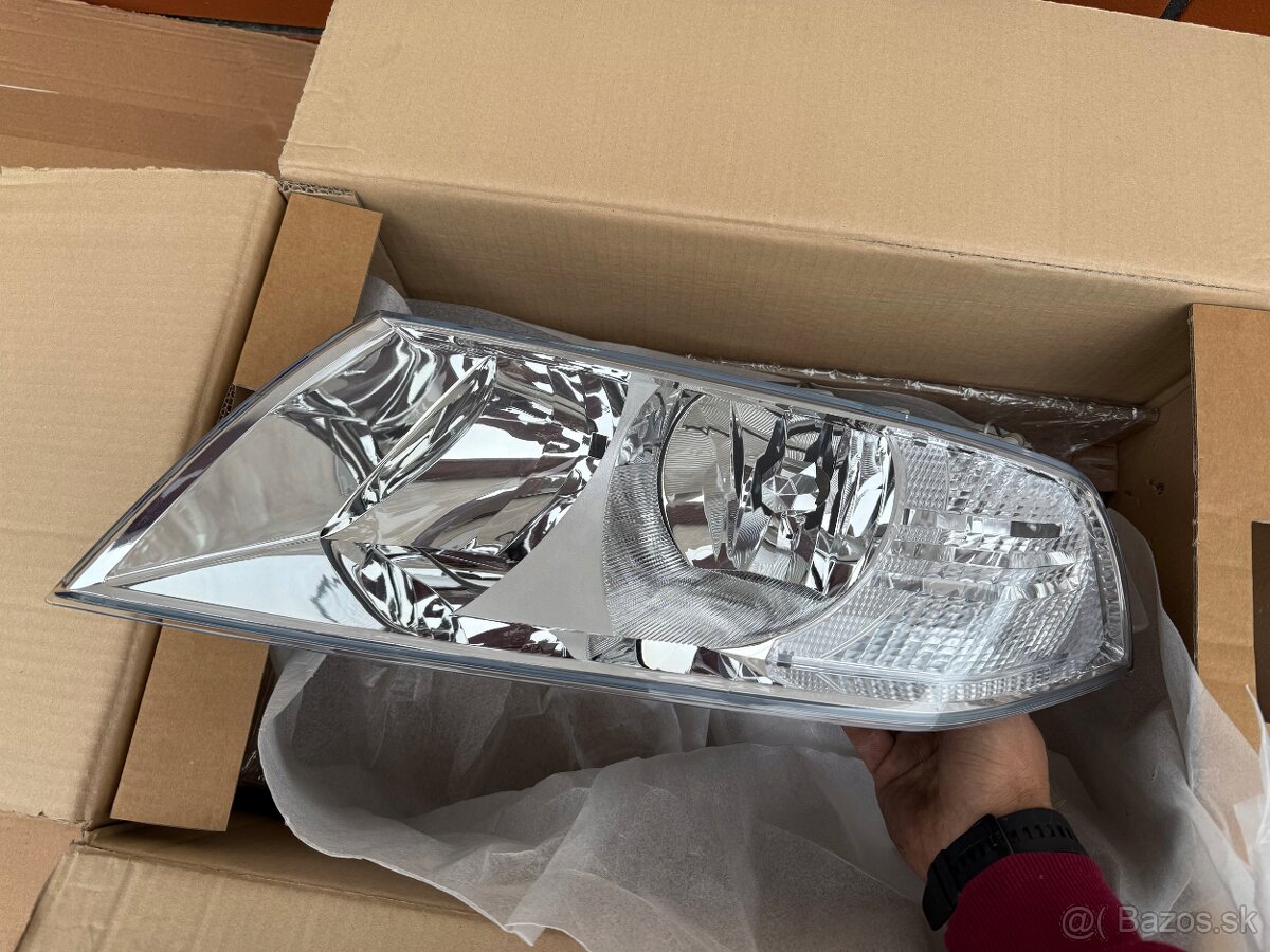 ŠKODA OCTAVIA 2 PRED FL 2004-2010 PREDNÉ SVETLÁ REFLEKTORY - 2