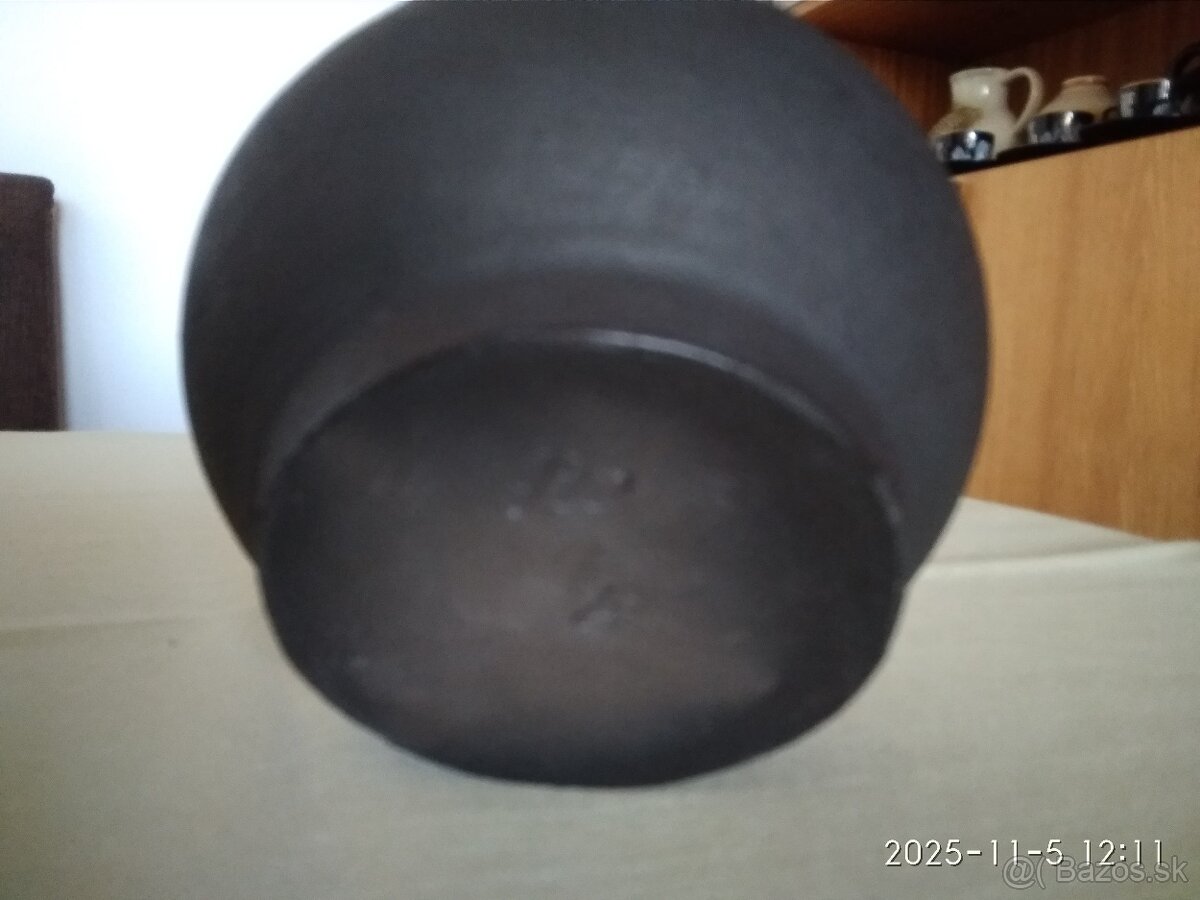 Černá keramická váza, - 2