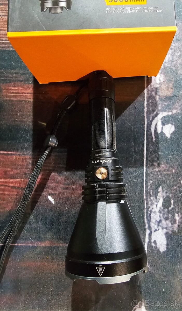 Výkonná LED baterka Fenix HT18 - 2