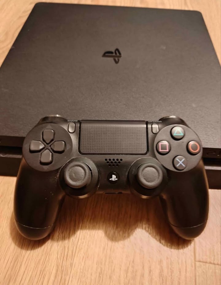 PlayStation 4 - 2