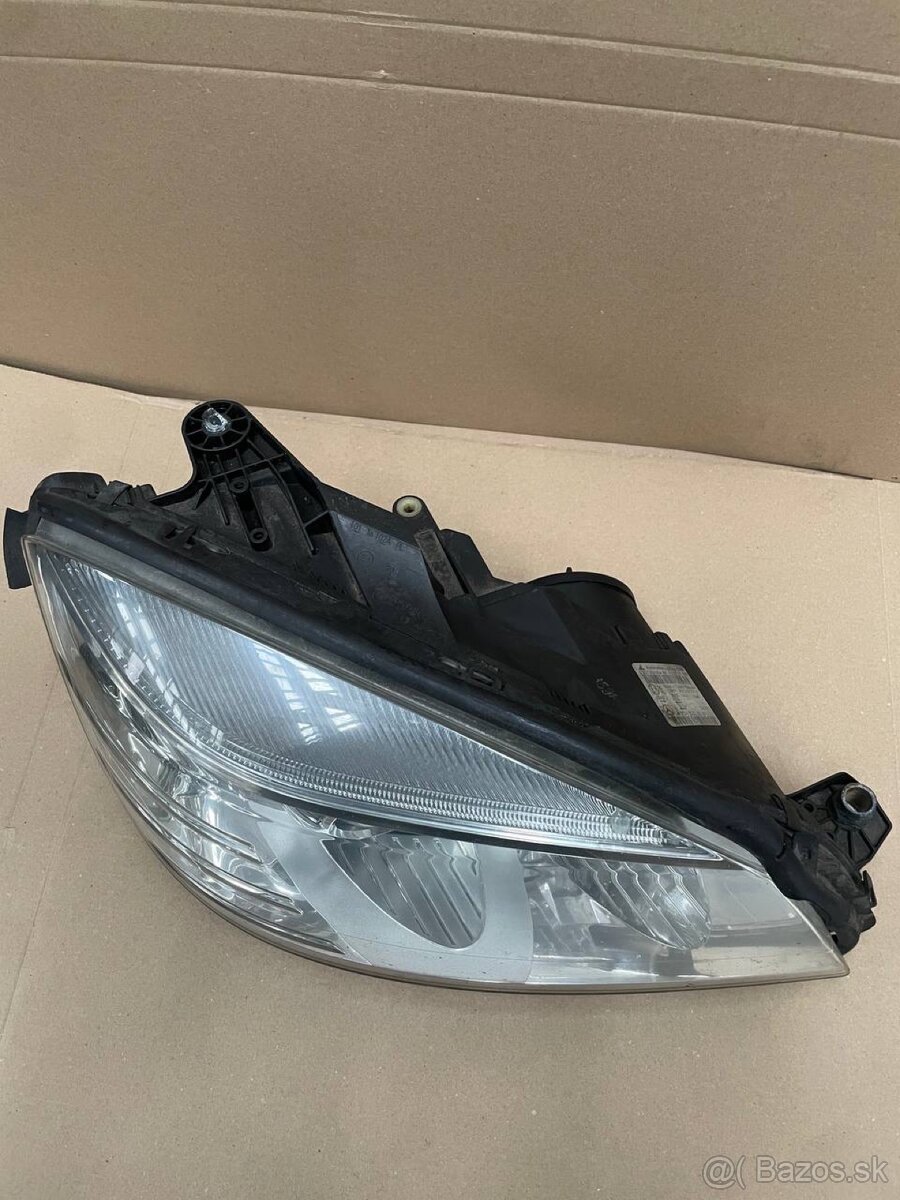 Predné svetla Mercedes-Benz C-class w204 - 2