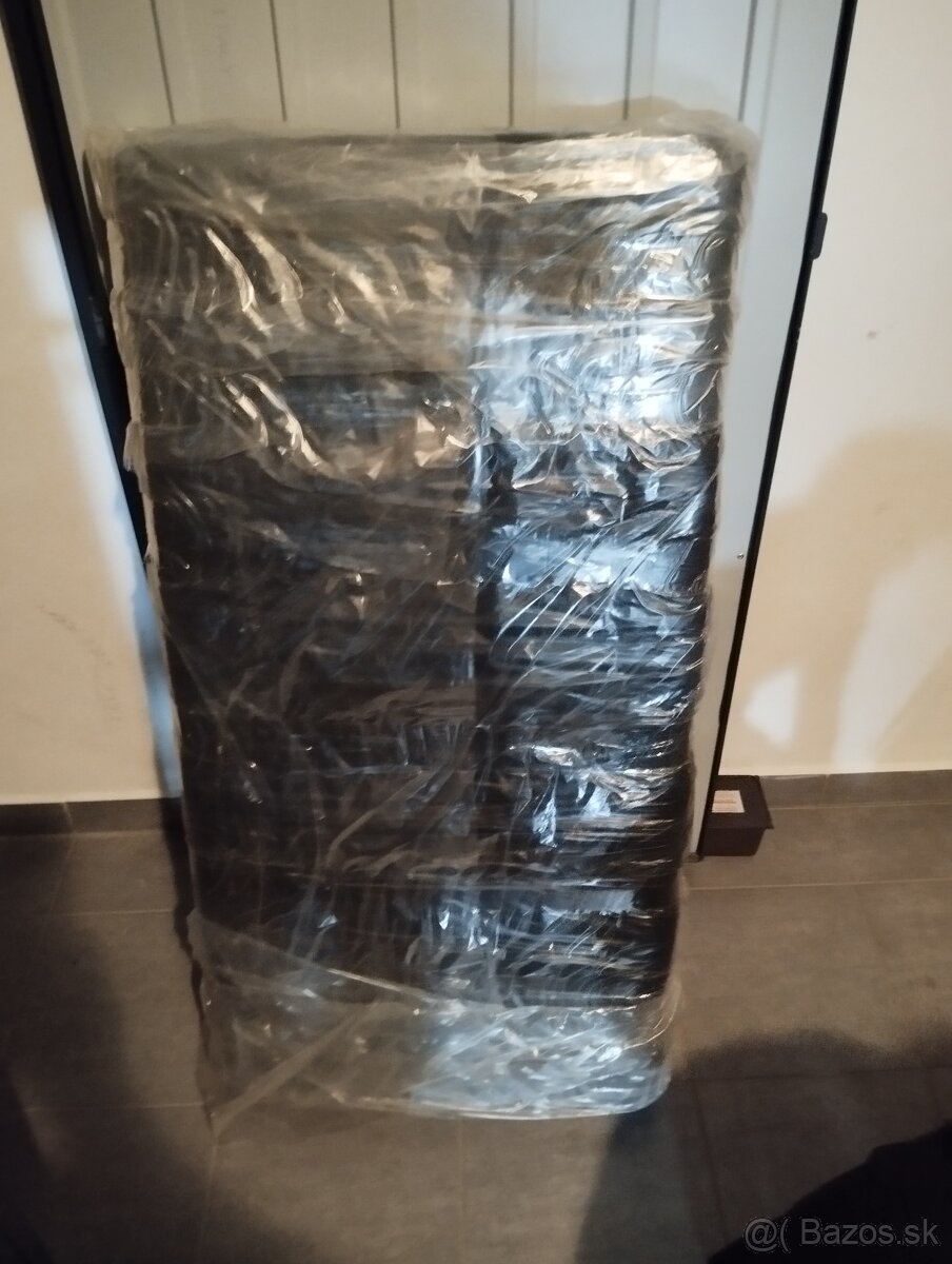 Predam detsku drevenu postielku s matracom - 2