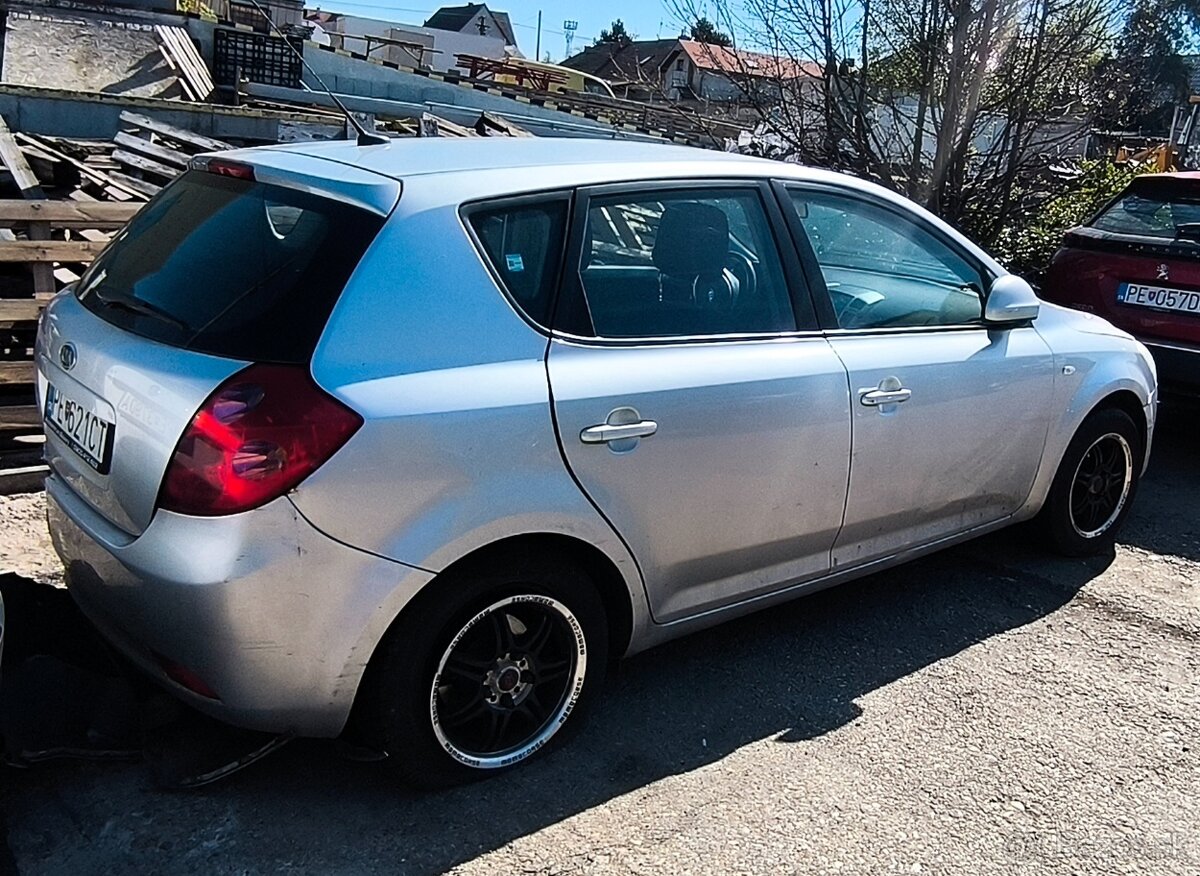 Predám havarované auto - 2