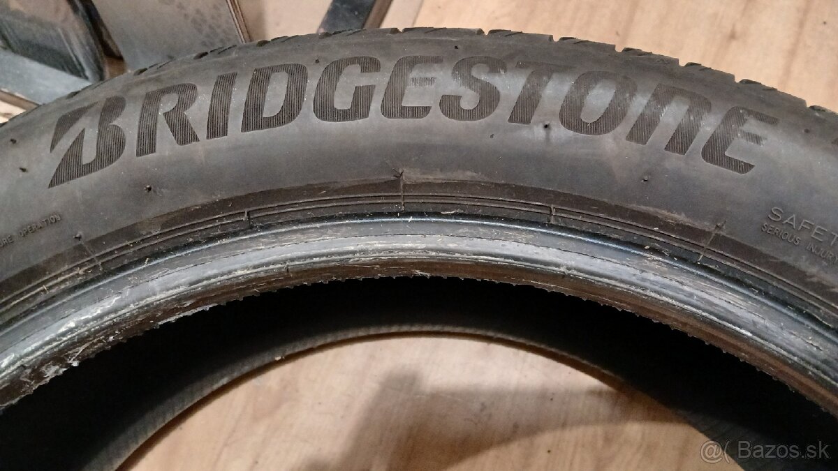 245/45R20 - 2