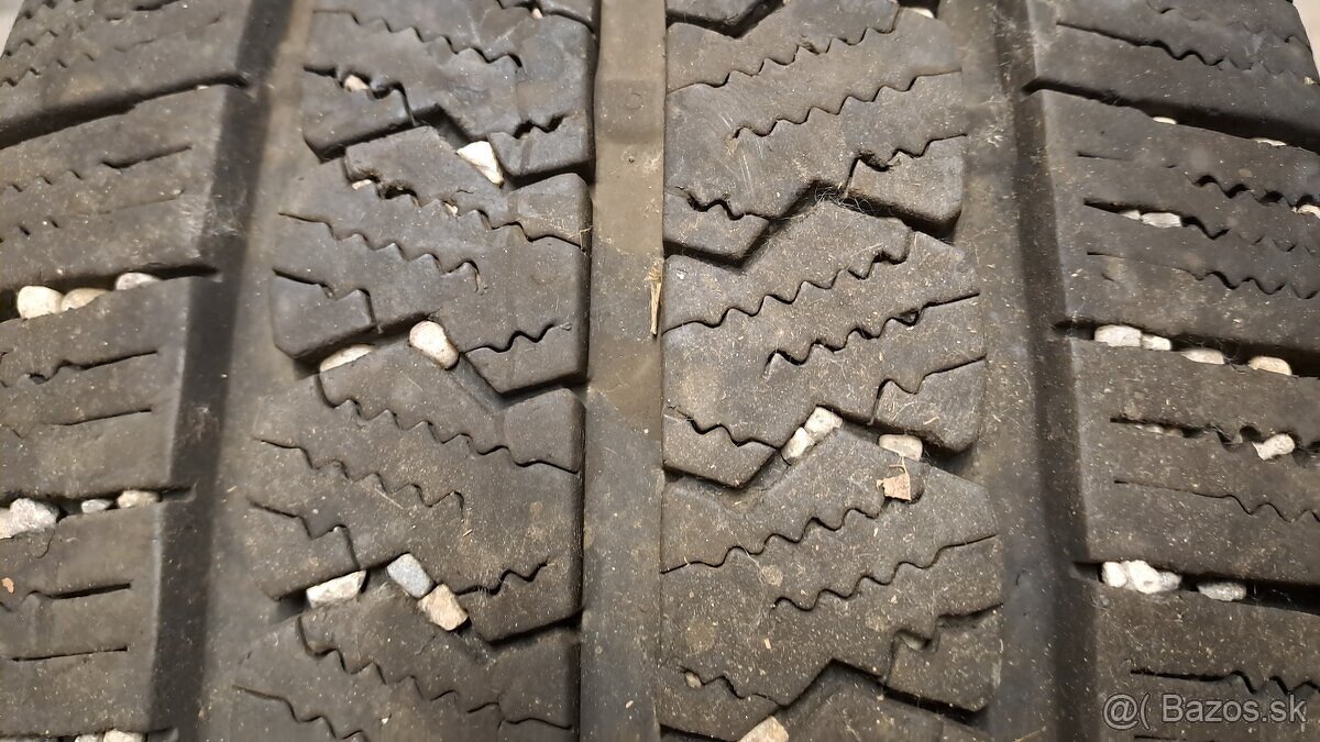 Predám 1ks slušná zimná 225/65r16C Matador na dodávku - 2