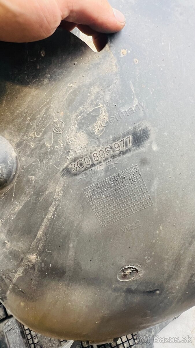 Predám predné podblatniky na VW Passat B6 - 2