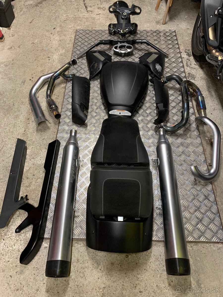 Harley-Davidson V-rod Muscle, diely. - 2